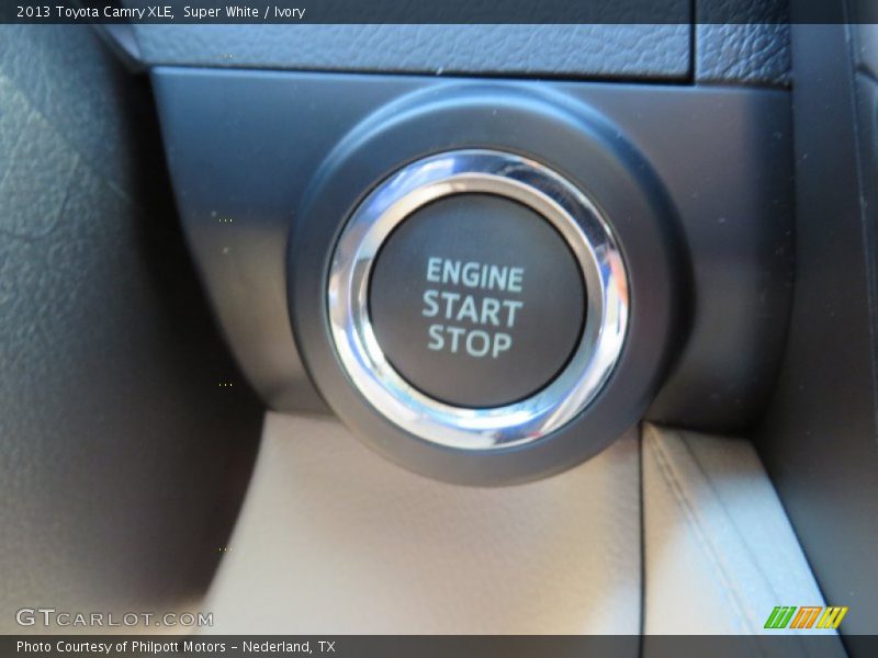 Super White / Ivory 2013 Toyota Camry XLE