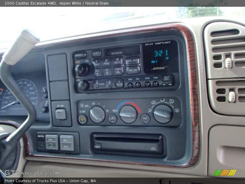 Aspen White / Neutral Shale 2000 Cadillac Escalade 4WD