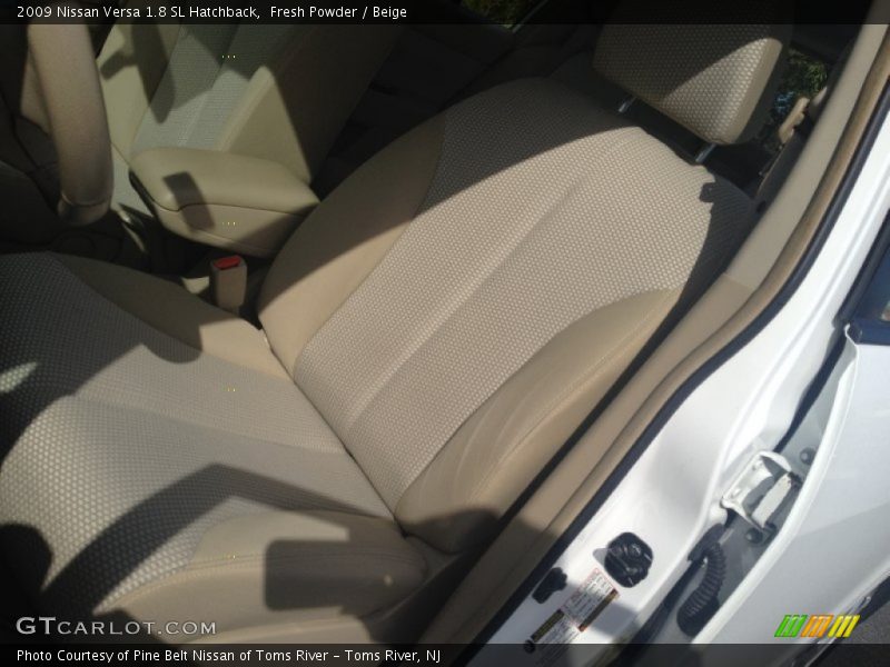 Fresh Powder / Beige 2009 Nissan Versa 1.8 SL Hatchback