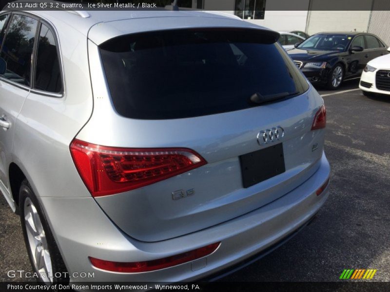 Ice Silver Metallic / Black 2011 Audi Q5 3.2 quattro