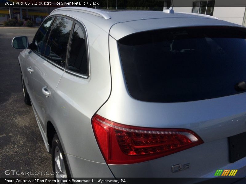 Ice Silver Metallic / Black 2011 Audi Q5 3.2 quattro