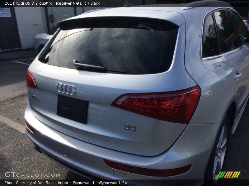 Ice Silver Metallic / Black 2011 Audi Q5 3.2 quattro