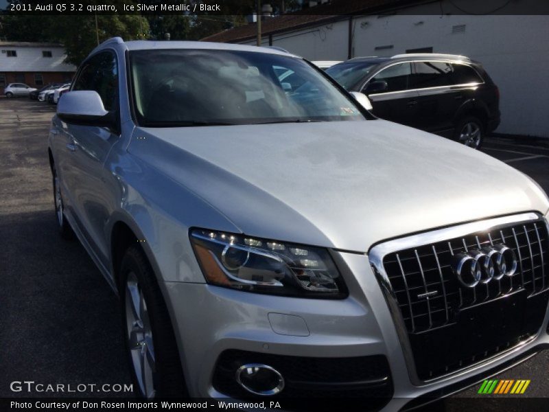 Ice Silver Metallic / Black 2011 Audi Q5 3.2 quattro