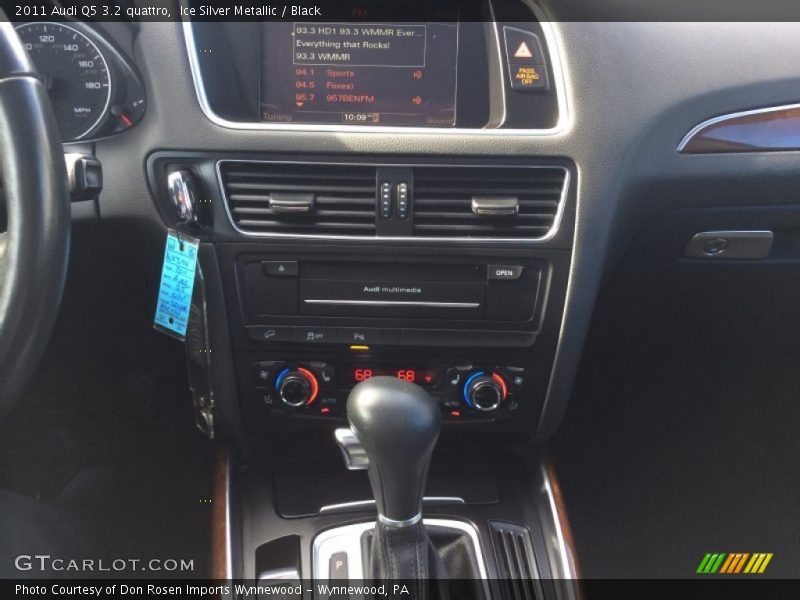 Ice Silver Metallic / Black 2011 Audi Q5 3.2 quattro