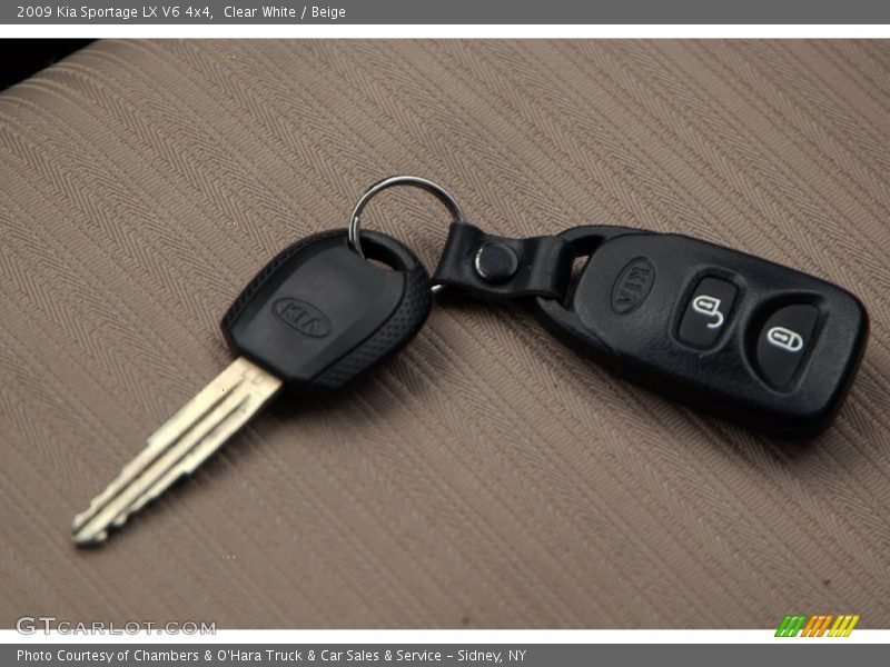 Clear White / Beige 2009 Kia Sportage LX V6 4x4