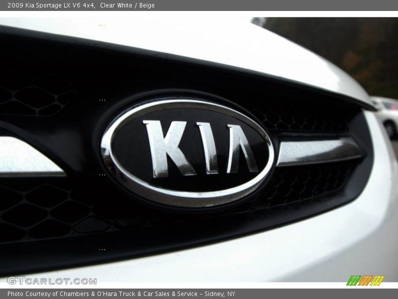 Clear White / Beige 2009 Kia Sportage LX V6 4x4