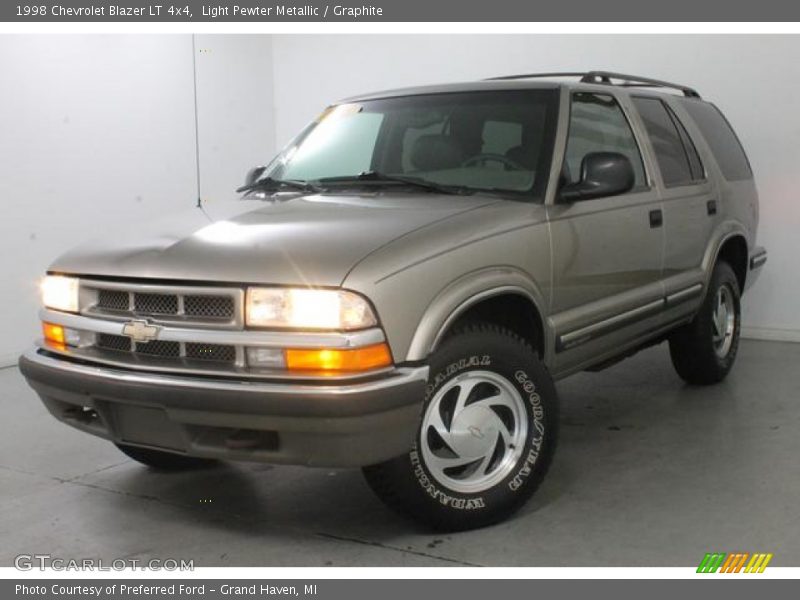 Front 3/4 View of 1998 Blazer LT 4x4