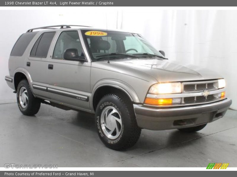 Front 3/4 View of 1998 Blazer LT 4x4