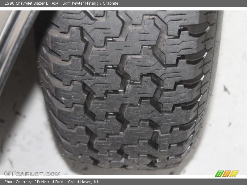 Light Pewter Metallic / Graphite 1998 Chevrolet Blazer LT 4x4