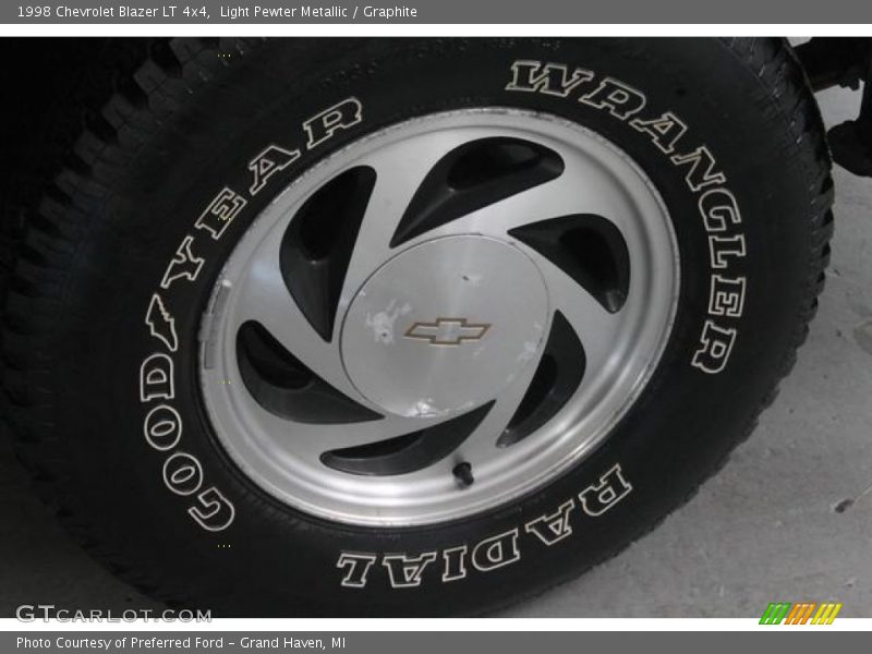 Light Pewter Metallic / Graphite 1998 Chevrolet Blazer LT 4x4