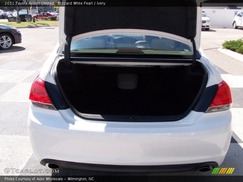 Blizzard White Pearl / Ivory 2011 Toyota Avalon Limited