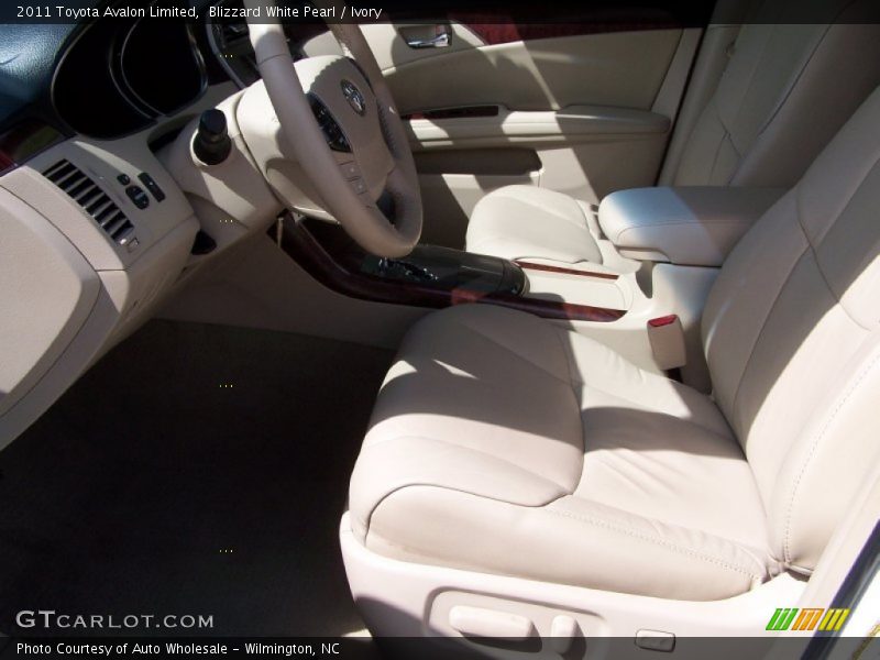 Blizzard White Pearl / Ivory 2011 Toyota Avalon Limited