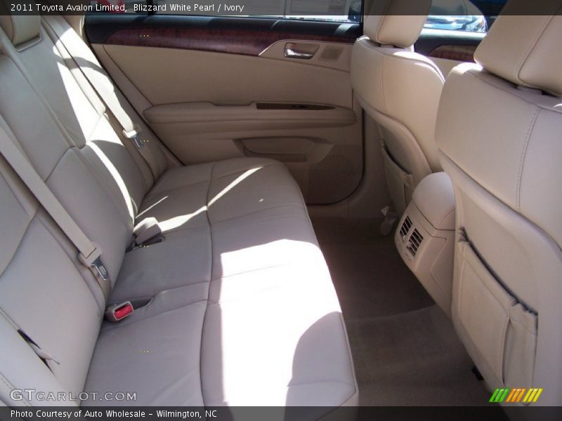 Blizzard White Pearl / Ivory 2011 Toyota Avalon Limited