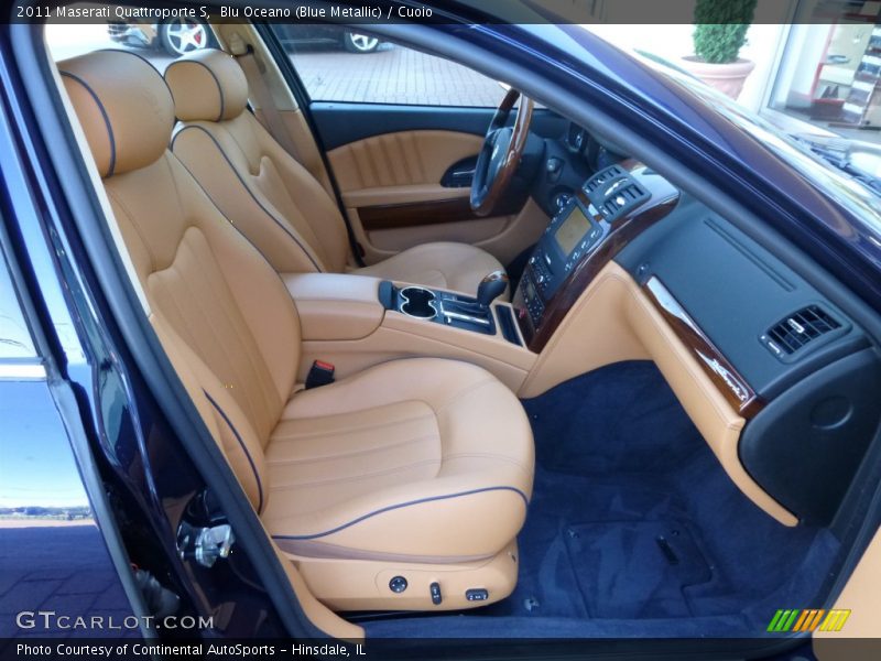Front Seat of 2011 Quattroporte S