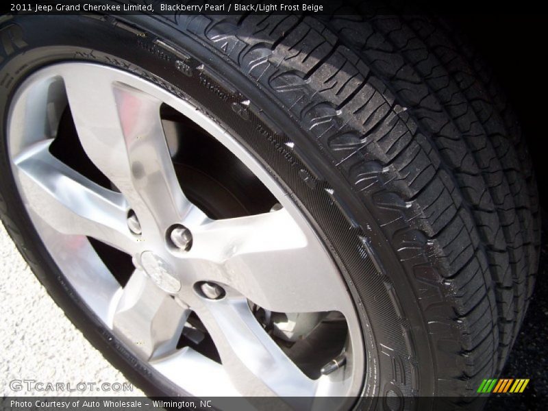 Blackberry Pearl / Black/Light Frost Beige 2011 Jeep Grand Cherokee Limited