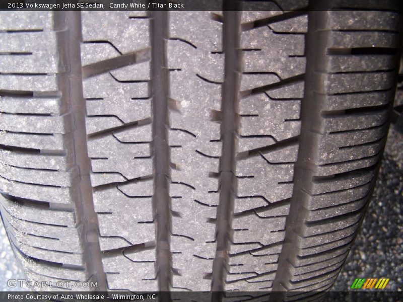 Candy White / Titan Black 2013 Volkswagen Jetta SE Sedan