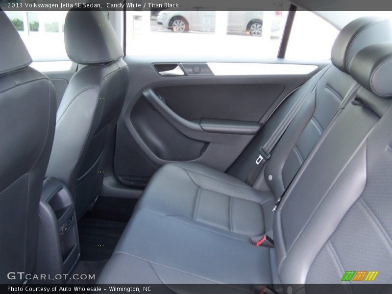 Candy White / Titan Black 2013 Volkswagen Jetta SE Sedan