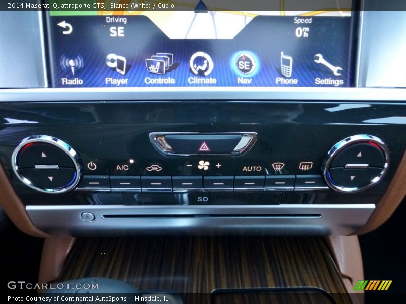 Bianco (White) / Cuoio 2014 Maserati Quattroporte GTS