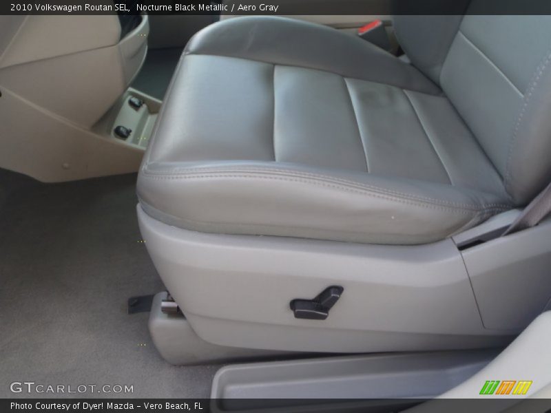 Nocturne Black Metallic / Aero Gray 2010 Volkswagen Routan SEL