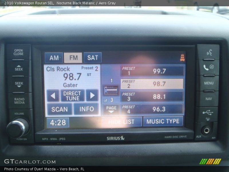 Nocturne Black Metallic / Aero Gray 2010 Volkswagen Routan SEL