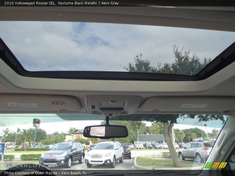 Nocturne Black Metallic / Aero Gray 2010 Volkswagen Routan SEL
