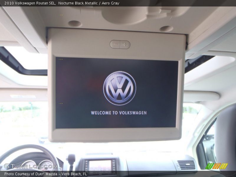 Nocturne Black Metallic / Aero Gray 2010 Volkswagen Routan SEL