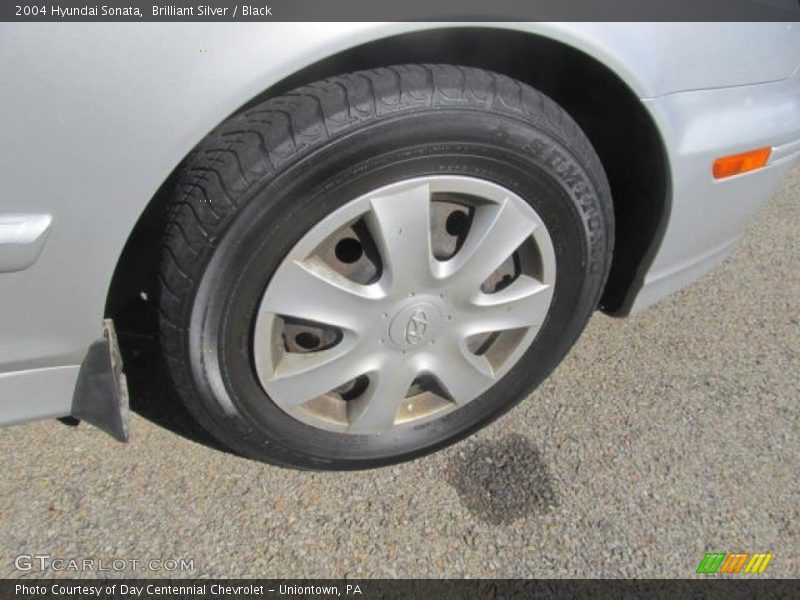 Brilliant Silver / Black 2004 Hyundai Sonata