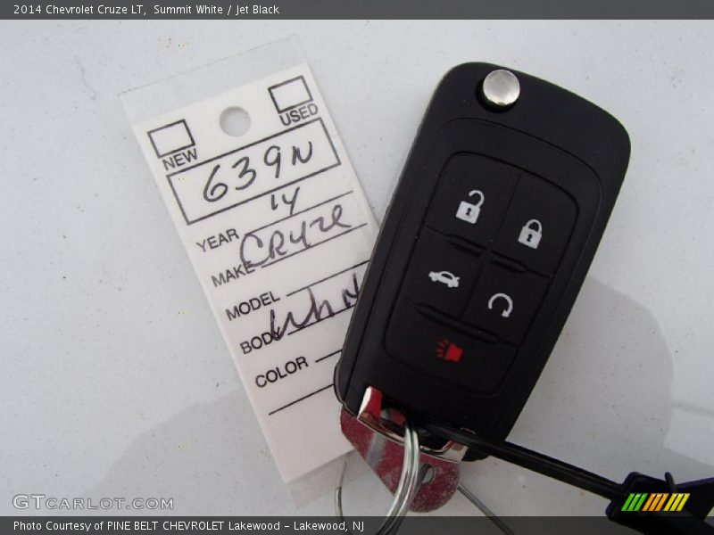 Summit White / Jet Black 2014 Chevrolet Cruze LT