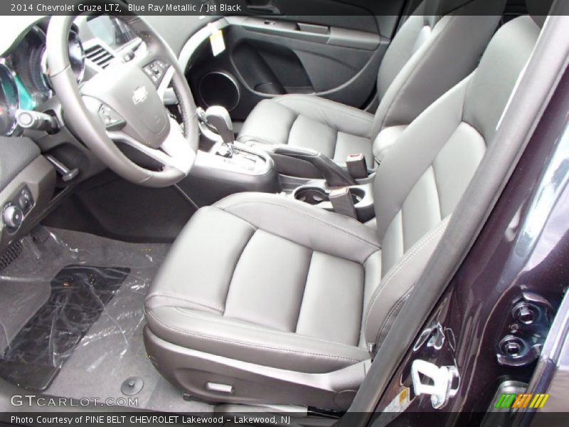 Front Seat of 2014 Cruze LTZ