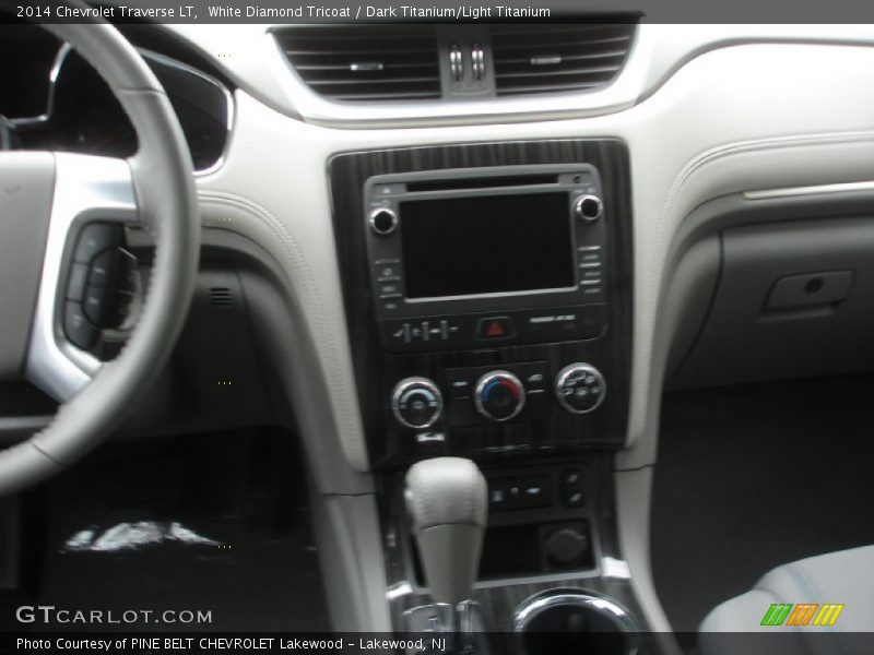 White Diamond Tricoat / Dark Titanium/Light Titanium 2014 Chevrolet Traverse LT