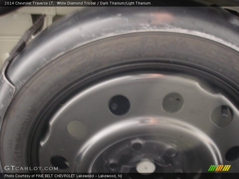 White Diamond Tricoat / Dark Titanium/Light Titanium 2014 Chevrolet Traverse LT