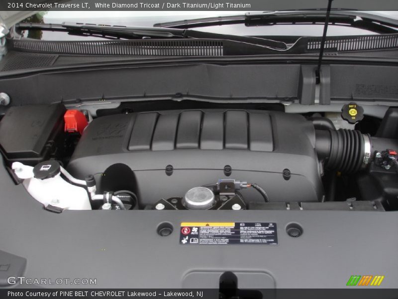 White Diamond Tricoat / Dark Titanium/Light Titanium 2014 Chevrolet Traverse LT