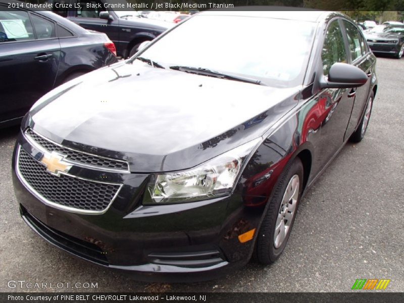 Front 3/4 View of 2014 Cruze LS