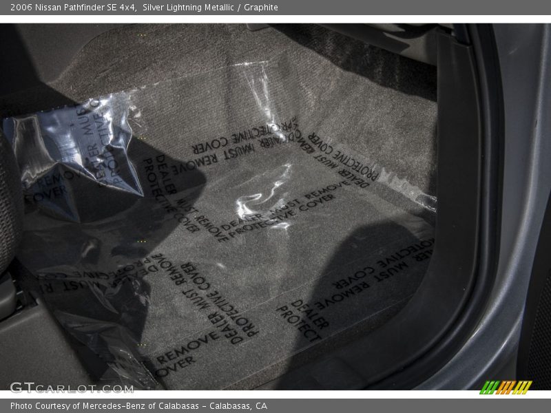Silver Lightning Metallic / Graphite 2006 Nissan Pathfinder SE 4x4