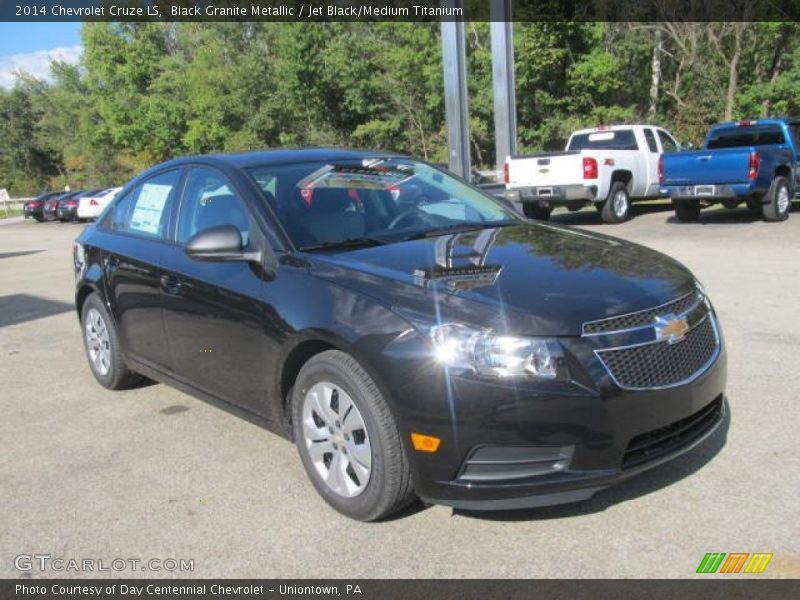 Front 3/4 View of 2014 Cruze LS