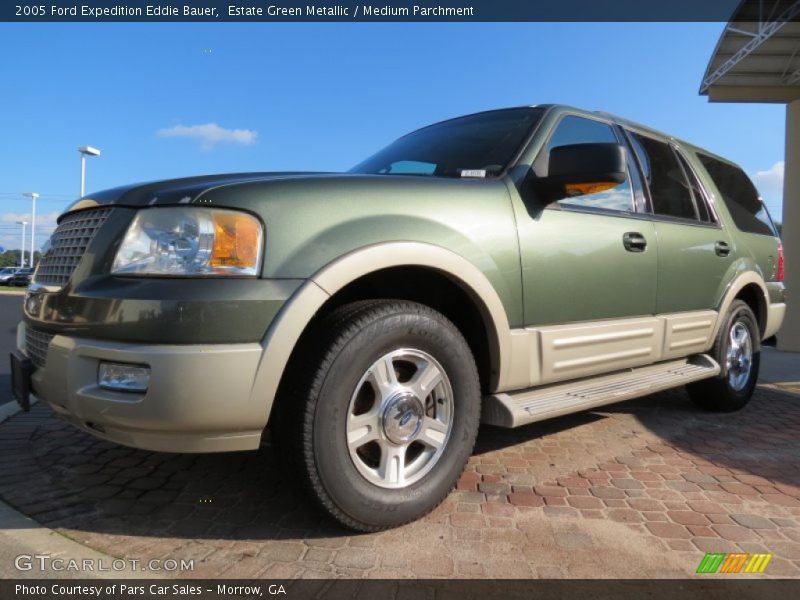 Front 3/4 View of 2005 Expedition Eddie Bauer