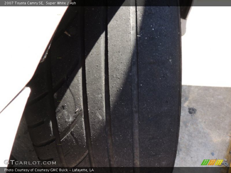 Super White / Ash 2007 Toyota Camry SE