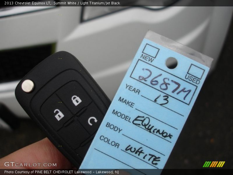Summit White / Light Titanium/Jet Black 2013 Chevrolet Equinox LT