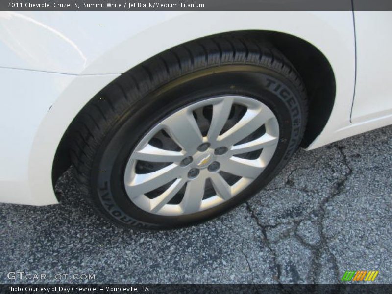 Summit White / Jet Black/Medium Titanium 2011 Chevrolet Cruze LS