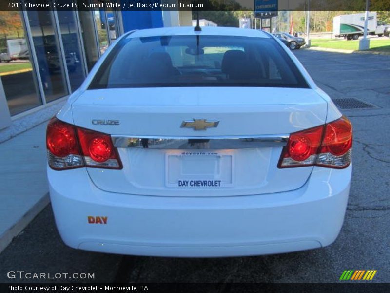 Summit White / Jet Black/Medium Titanium 2011 Chevrolet Cruze LS