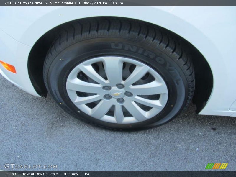 Summit White / Jet Black/Medium Titanium 2011 Chevrolet Cruze LS