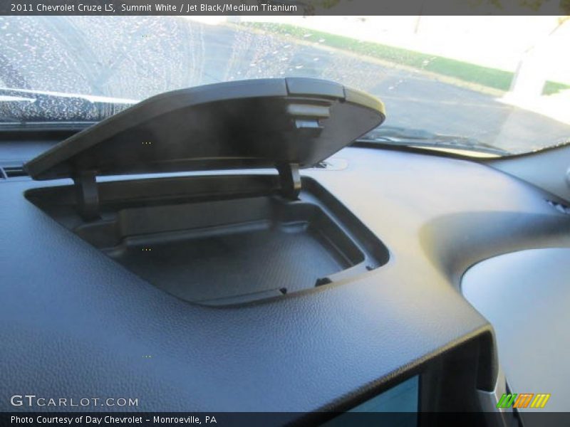 Summit White / Jet Black/Medium Titanium 2011 Chevrolet Cruze LS