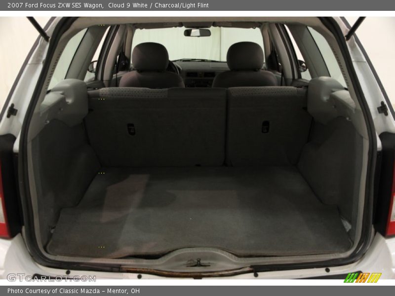  2007 Focus ZXW SES Wagon Trunk