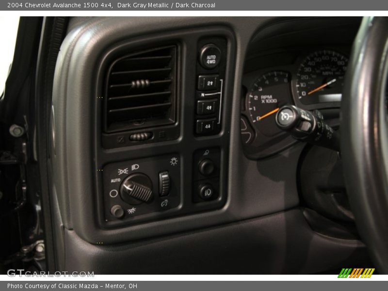 Dark Gray Metallic / Dark Charcoal 2004 Chevrolet Avalanche 1500 4x4