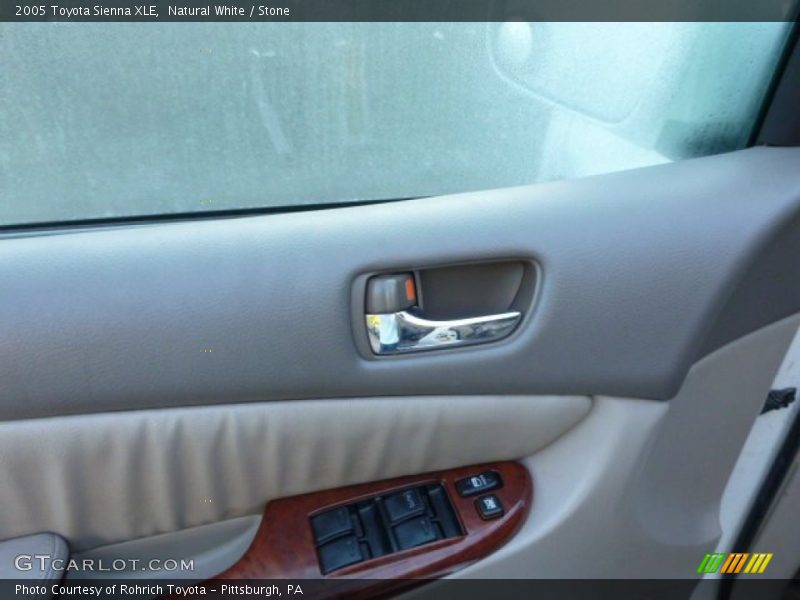Natural White / Stone 2005 Toyota Sienna XLE