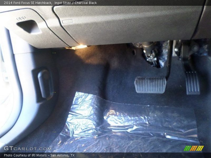 Ingot Silver / Charcoal Black 2014 Ford Focus SE Hatchback