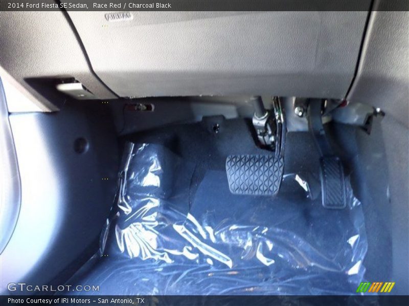 Race Red / Charcoal Black 2014 Ford Fiesta SE Sedan