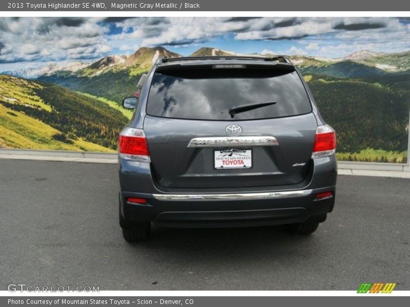 Magnetic Gray Metallic / Black 2013 Toyota Highlander SE 4WD