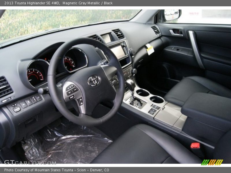 Magnetic Gray Metallic / Black 2013 Toyota Highlander SE 4WD