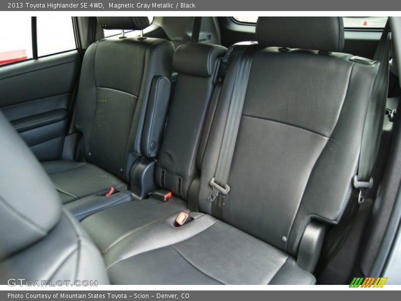 Magnetic Gray Metallic / Black 2013 Toyota Highlander SE 4WD